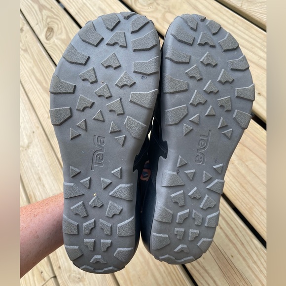 *Like New* Teva Flintwood Sandals - Picture 3 of 3